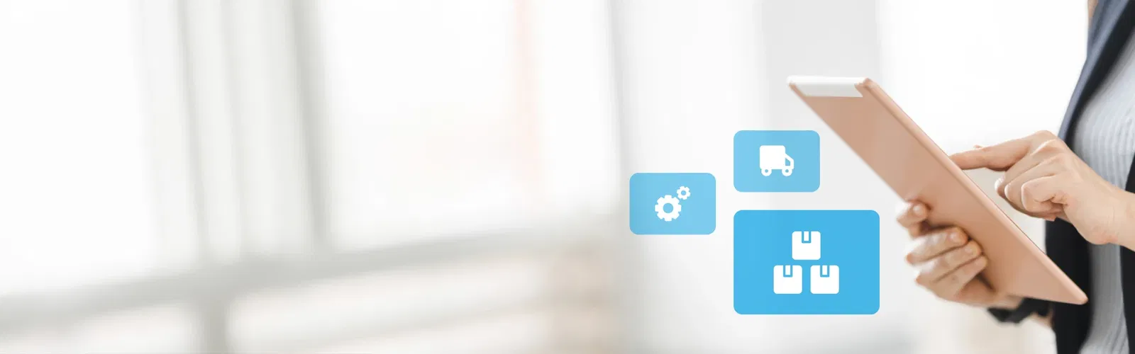 Person nutzt ein Tablet mit Symbolen für E-Procurement im Hintergrund