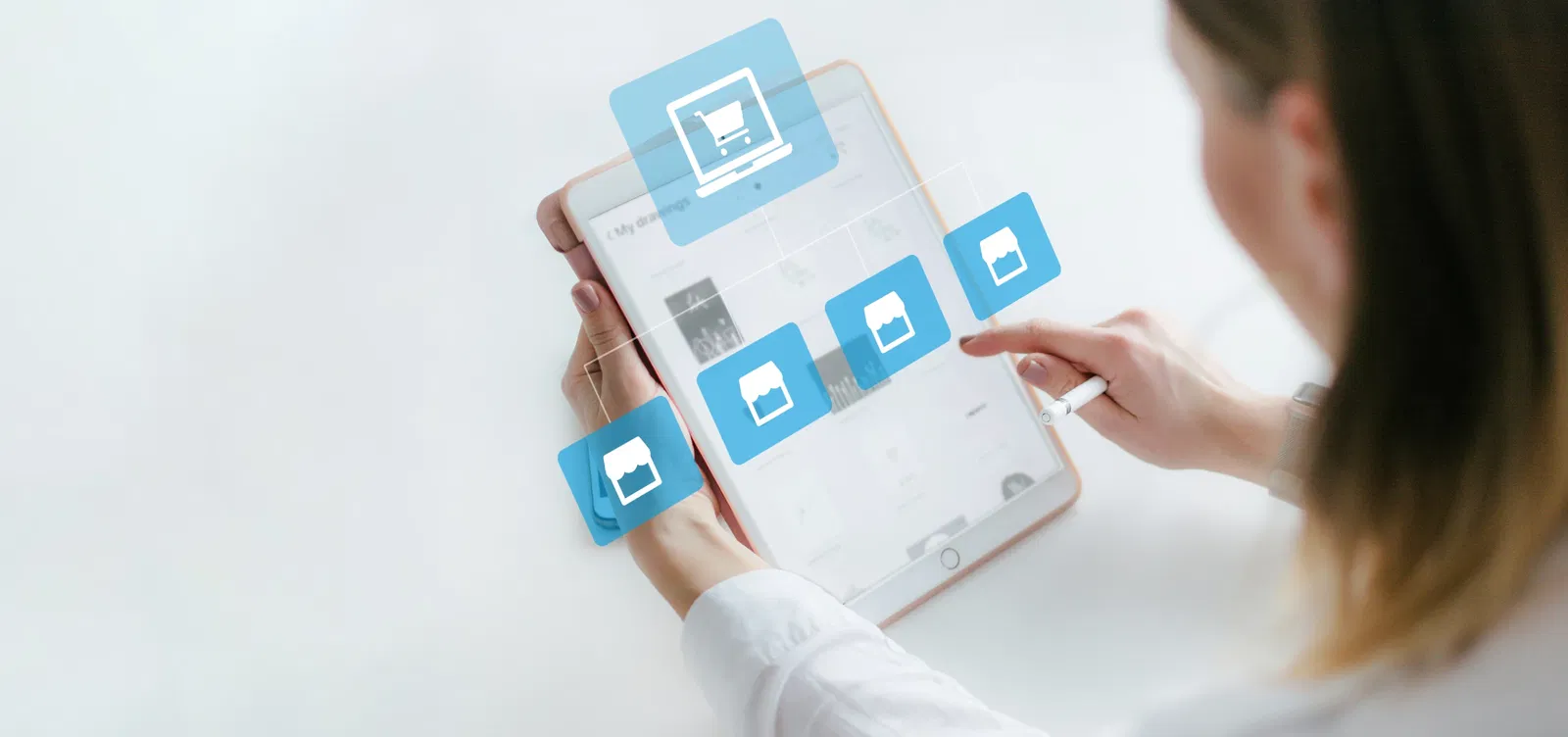 Person interagiert mit einem Tablet, das eine digitale Oberfläche mit Symbolen und Diagrammen zeigt – Anwendung im Kontext eines Online-Marktplatzes