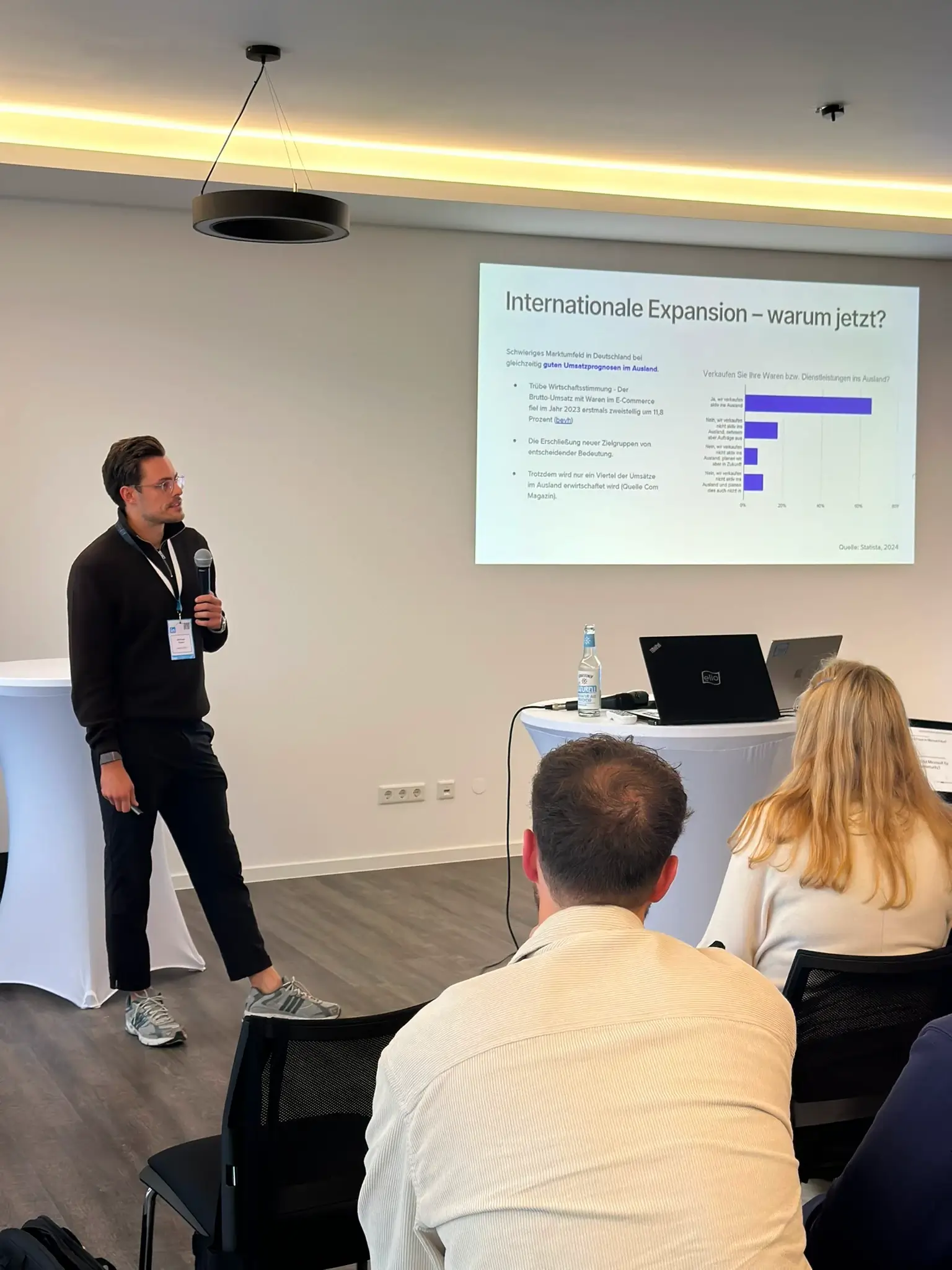 Michael Kalus auf der Bühne beim gemeinsamen Event von elio und Shopware 2024 Michael Kalus auf der Bühne beim gemeinsamen Event von elio und Shopware 2024