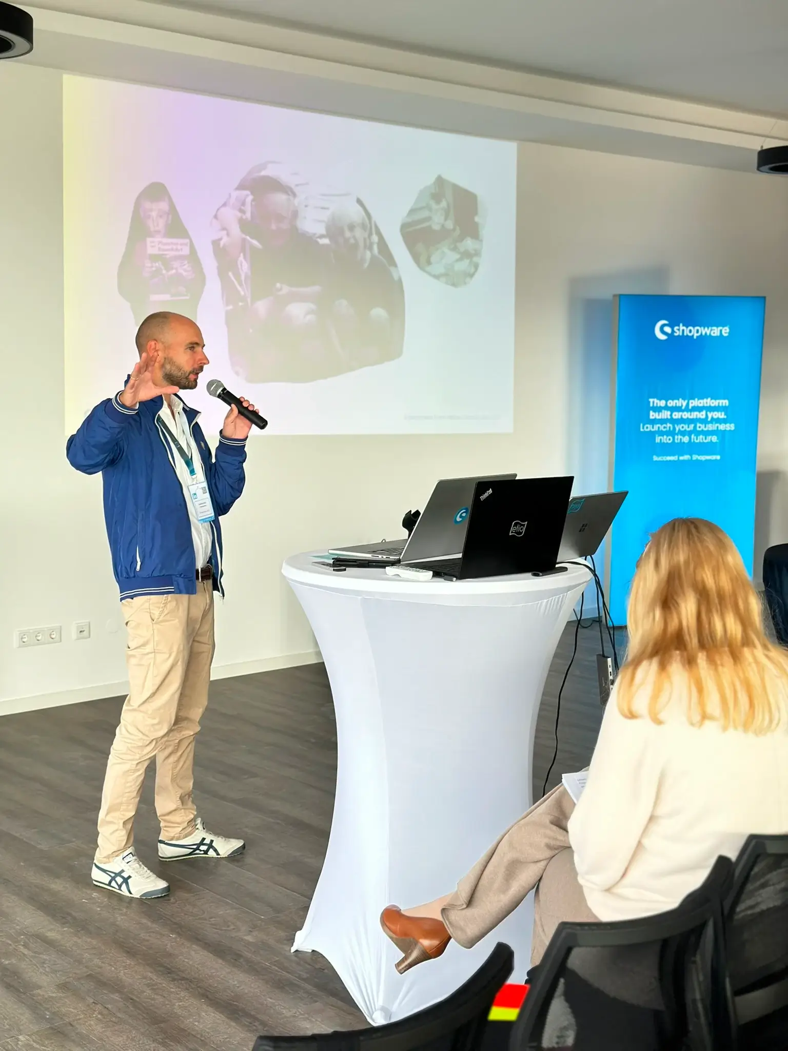 Sebastian Hamann auf der Bühne beim gemeinsamen Event von elio und Shopware 2024 Sebastian Hamann auf der Bühne beim gemeinsamen Event von elio und Shopware 2024