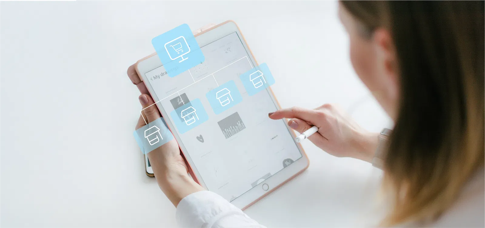 Wir unterstützen Sie als Online-Marktplatz Agentur Person interagiert mit einem Tablet, das eine digitale Oberfläche mit Symbolen und Diagrammen zeigt – Anwendung im Kontext eines Online-Marktplatzes