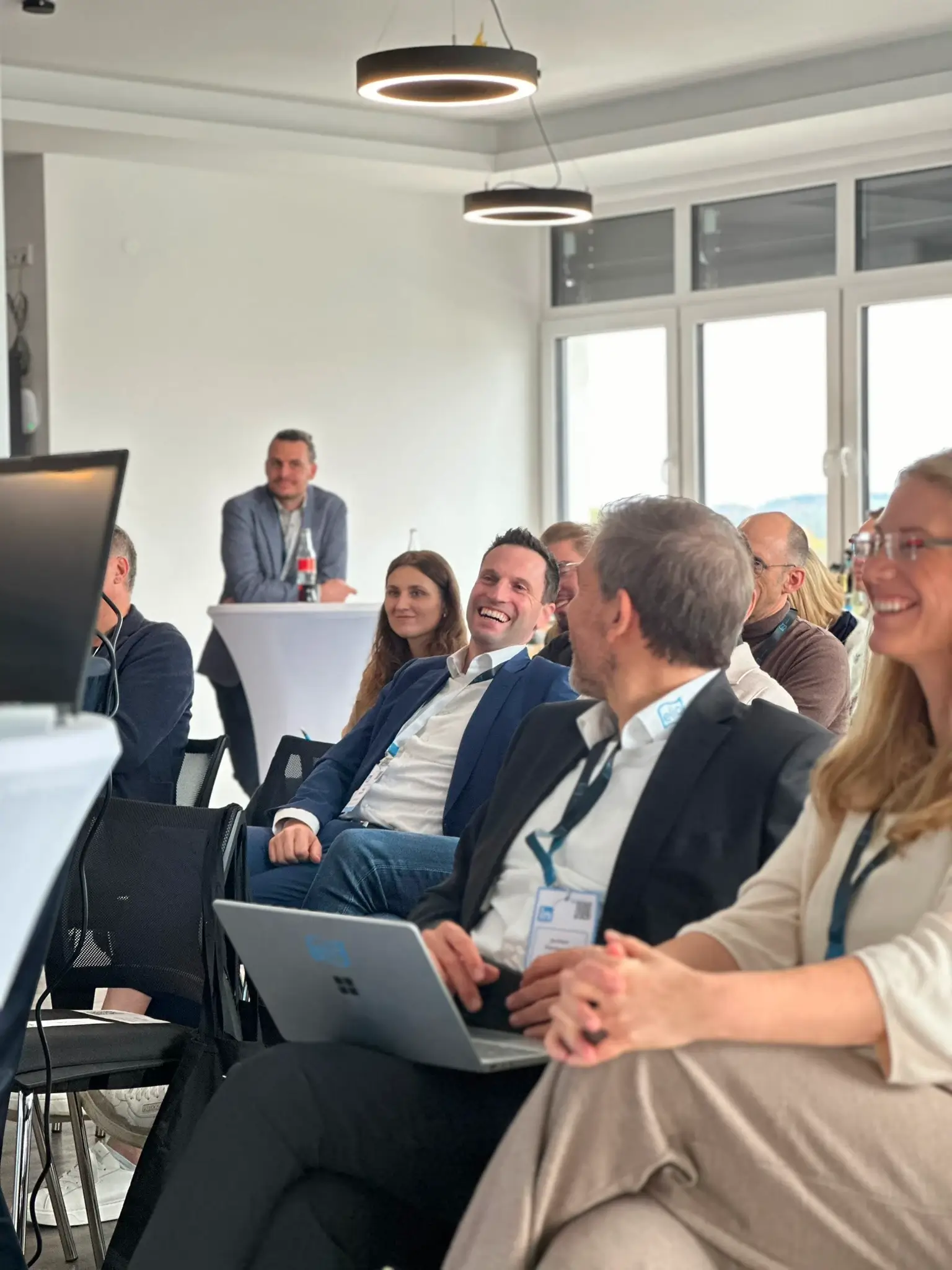 Gemeinsames Event von elio und Shopware 2024 Teilnehmer bei einem Vortrag während des gemeinsamen Events von elio und Shopware 2024, aufmerksam zuhörend und Notizen machend